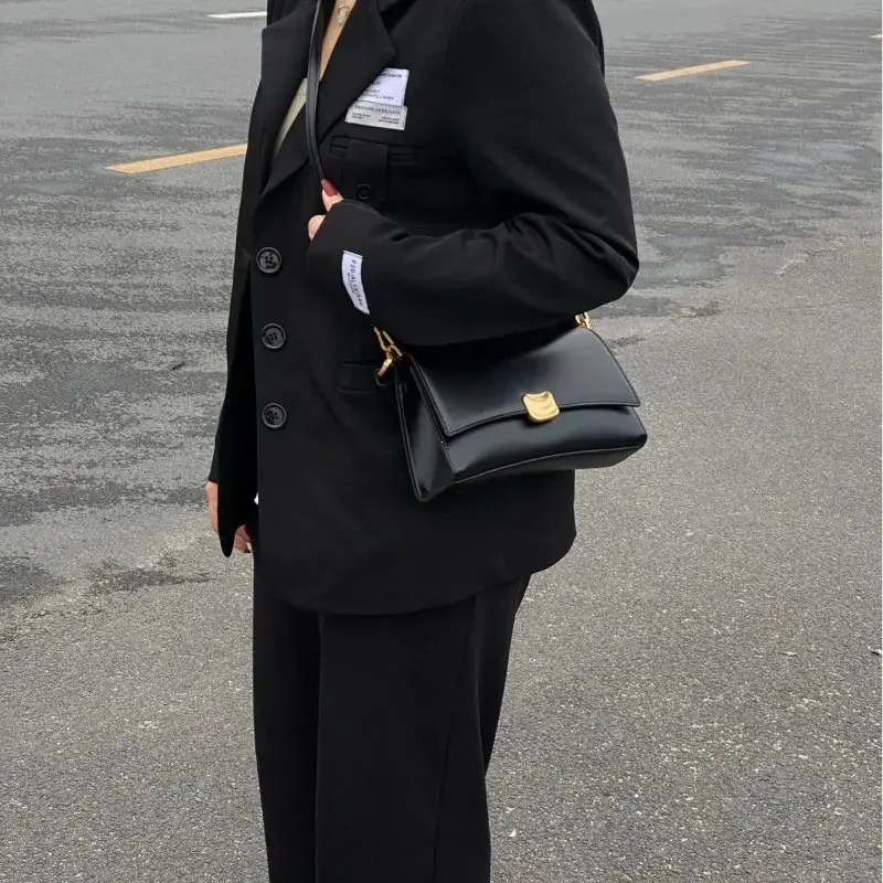 Black Underarm Bag for Women 2025 New Spring Trendy Flap Shape Shoulder Crossbody Bag Vintage Niche Design Square Tote Bag