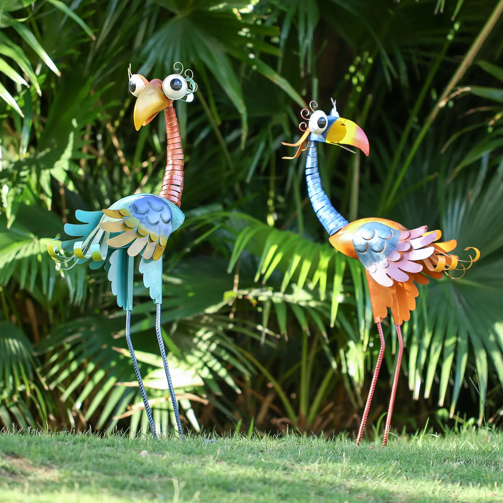 Tooarts Toucan Sculpture, Iron Bird Sculpture, Garden Decoration, Standing Animal Ornament, Artwork for Backyard Patio Lawn