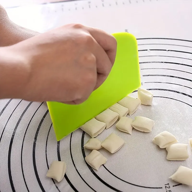 1PC Dough scraper, soft scraper, cake scraper, intestine powder, semi-circular ladder, dough scraper, baking tool, household use