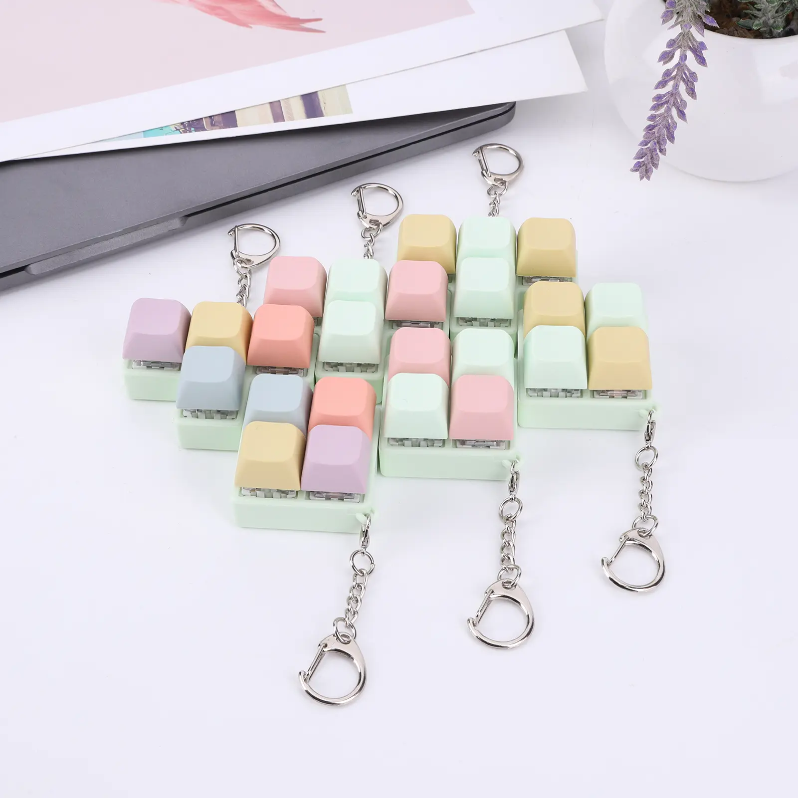 Decompress Fingertip Keychain 4-Button Keycaps Fidget Keyborad Button Finger Calming Keychain Stress Relief Toys for Kids Adults