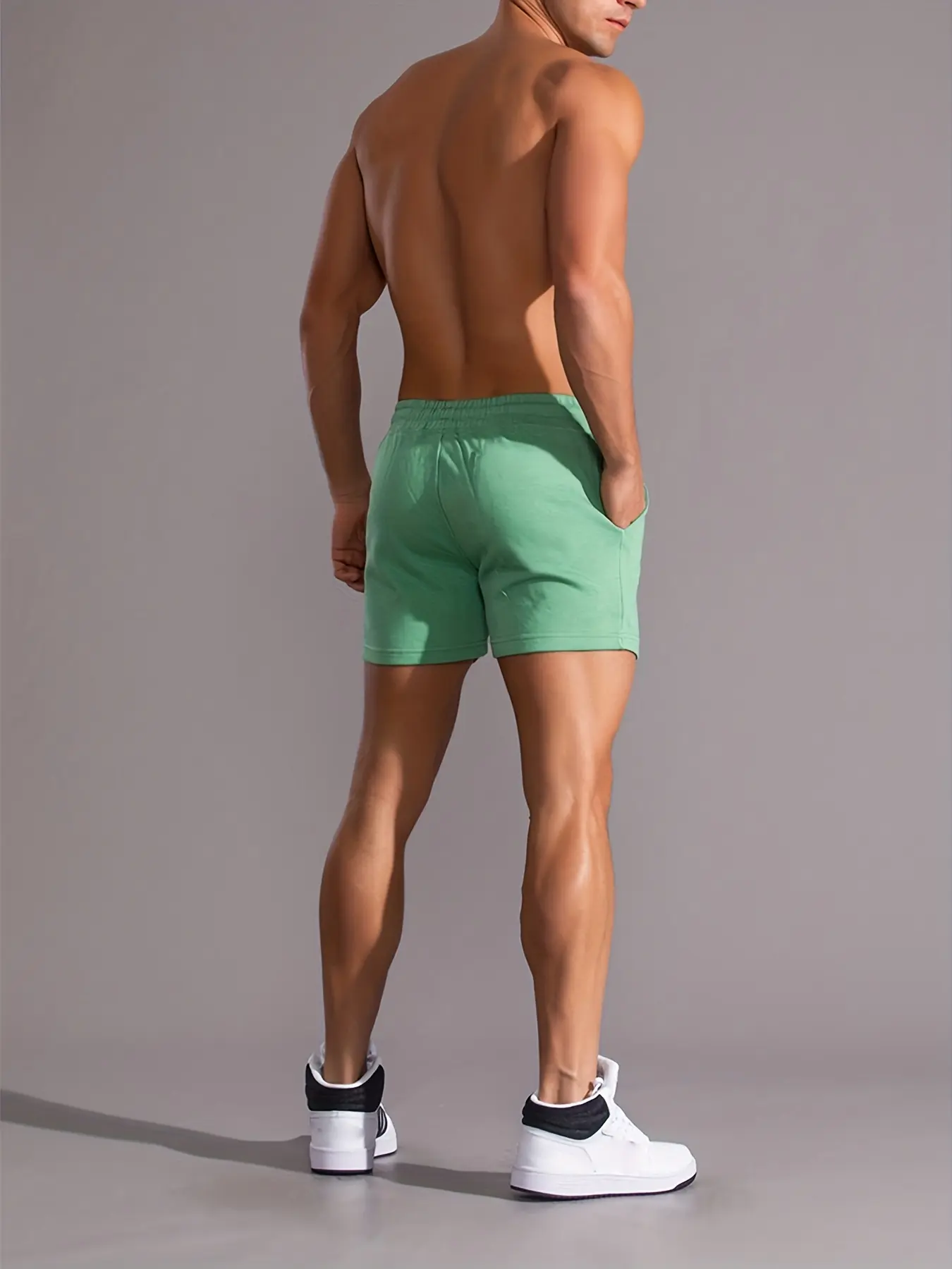 Men's stylish summer casual shorts featuring practical pockets and trendy letter prints for an effortlessly fashionable look