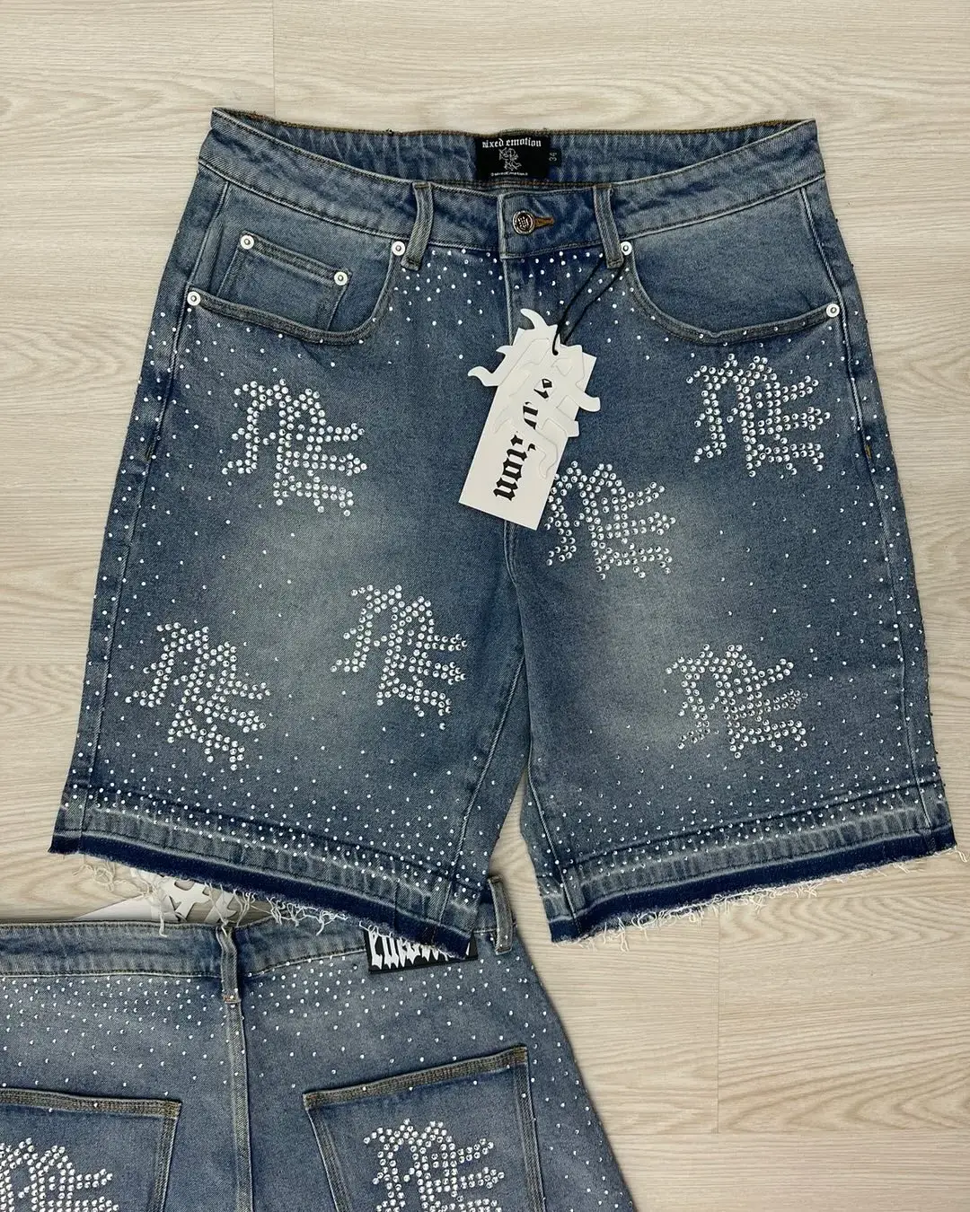Retro Studded Lettering Denim Shorts Y2K Jeans for Mens and Womens Hip Hop Vintage Washed Blue Baggy Shorts Over The Knee Pants