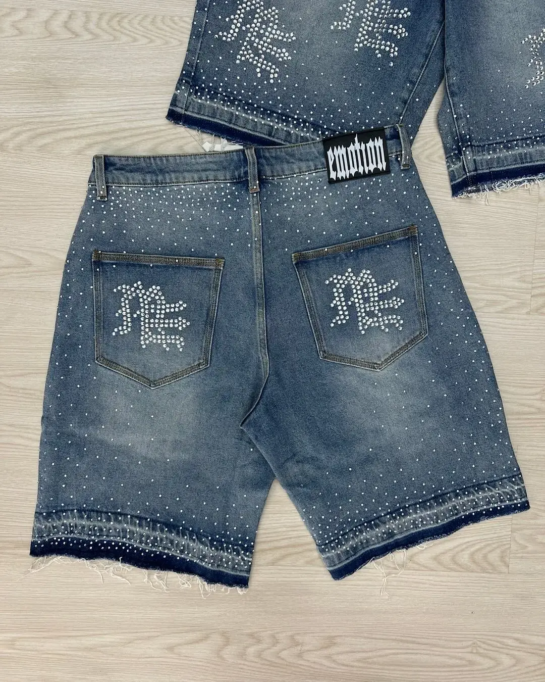 Retro Studded Lettering Denim Shorts Y2K Jeans for Mens and Womens Hip Hop Vintage Washed Blue Baggy Shorts Over The Knee Pants