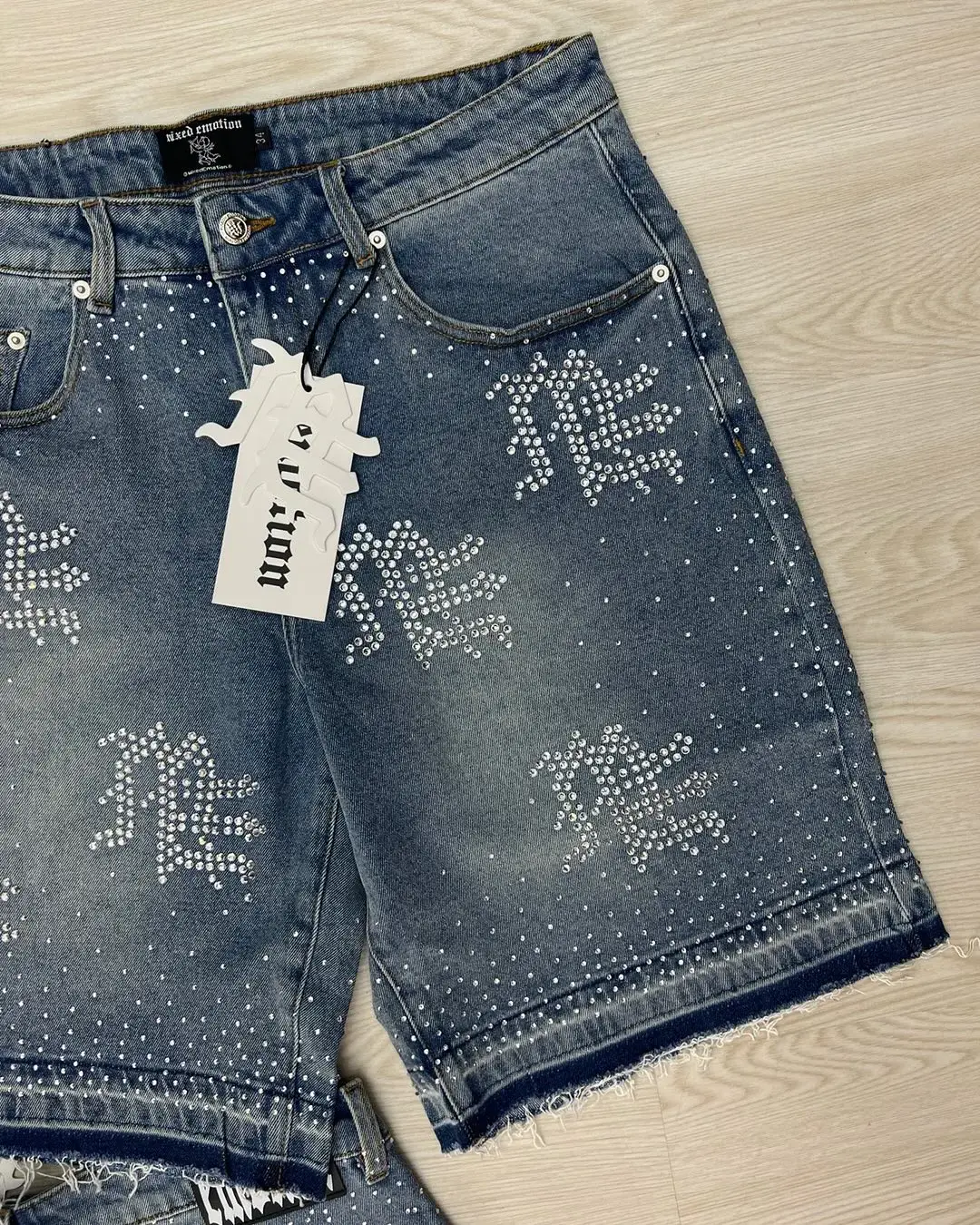 Retro Studded Lettering Denim Shorts Y2K Jeans for Mens and Womens Hip Hop Vintage Washed Blue Baggy Shorts Over The Knee Pants