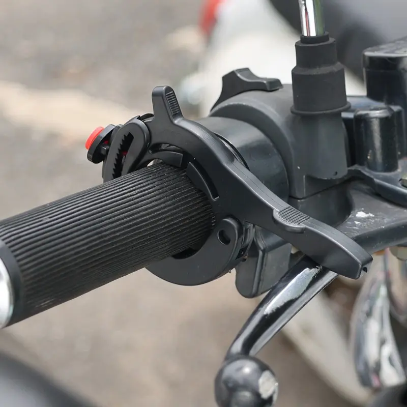 Motorcycle Cruise Control Clamp Handlebar Throttle Lock Motor Cruise Control Assist Retainer Grip Safe Flexible One Click Unlock