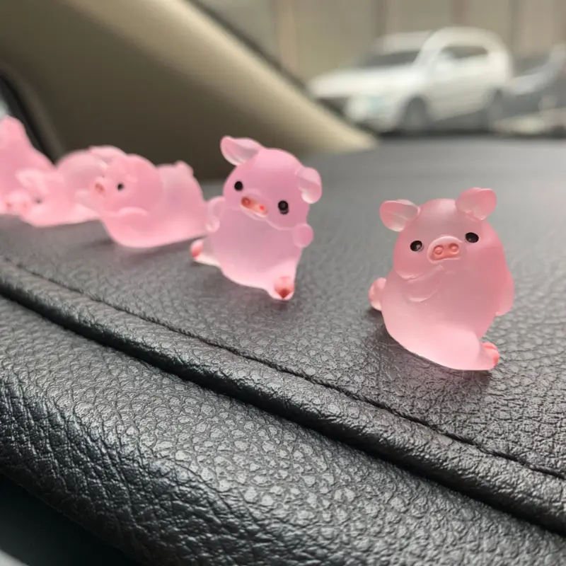 6pcs Mini Resin Cute Pig Cartoon Pigs Ornaments Car Dashboard Toys Dolls Figures Auto Home Decoration Car Ornaments Gifts