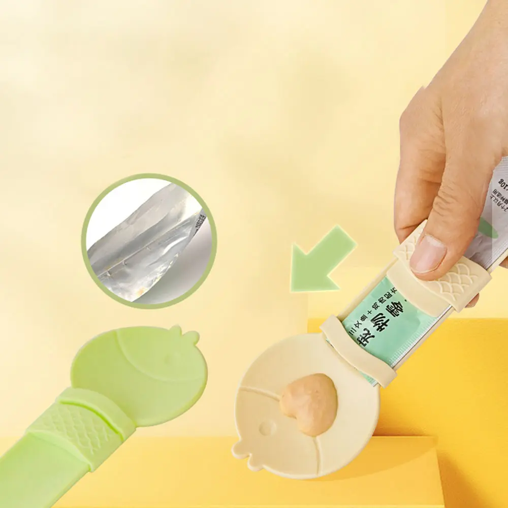 Cat Food Spoon Squeeze Liquid Food Portable Feeding Tool Hanging Food Can Snack Dispenser for Cats
