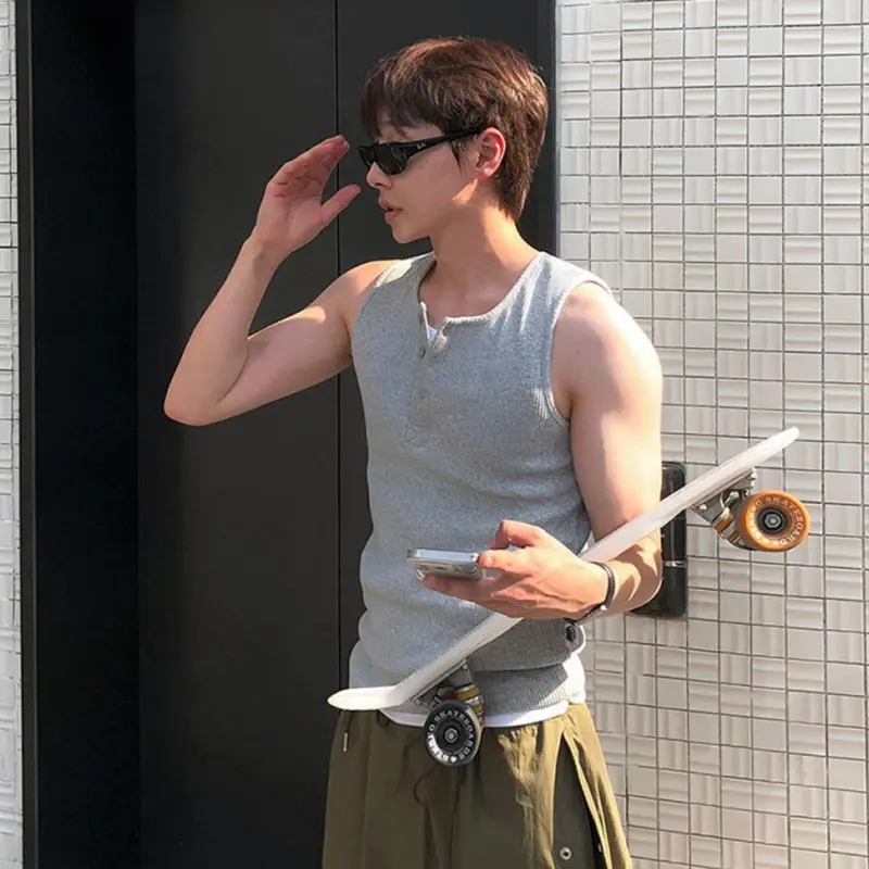 IEFB Simple Men's Tank Tops Solid Color Sleevless O-neck Korean Style New Summer Pullover Button Design Male Vests Tide 9W2501