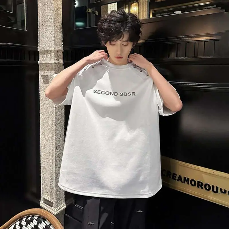 IEFB Men's Short Sleeve T-shirts New Summer Metal Chain Design Pad Shoulder Trendy Letter Print Fashion Style Male Top 9W1663
