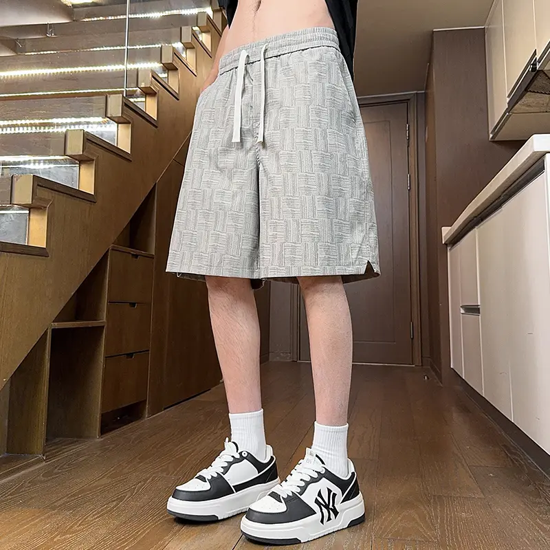 Summer's New Fashionable and Trendy Casual Shorts Are Loose Comfortable and Versatile Stylish Checkered Design Style for Men