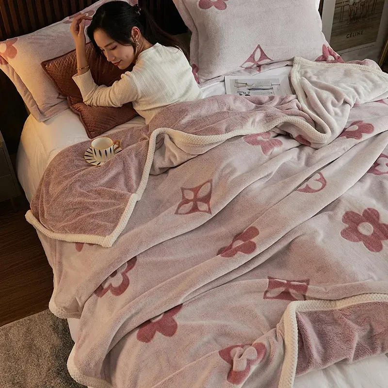 Luxurious Faux Rabbit Fur Throw Blanket Simple Fashionable Solid Color Light Luxury Soft Warm Winter Blanket with Heat Retention