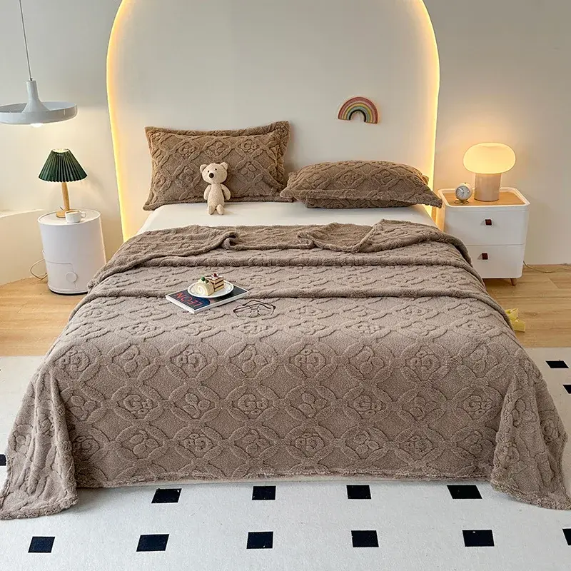New Warm Breathable Sofa Blanket for Family Bed Sofa Chair Travel Multifunctional Throw Blanket Home Room Decor Fleece Blanket