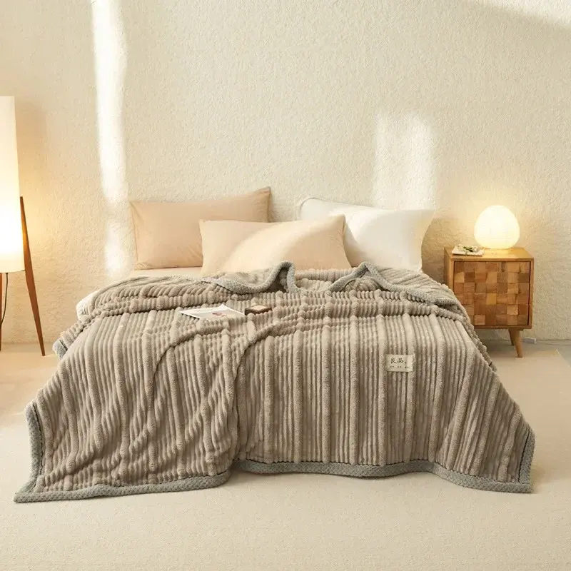 Milk Velvet Mother Strip Jacquard Solid Color Blanket Thickened Coral Velvet Sofa Air-conditioning Blanket Office Nap Blanket