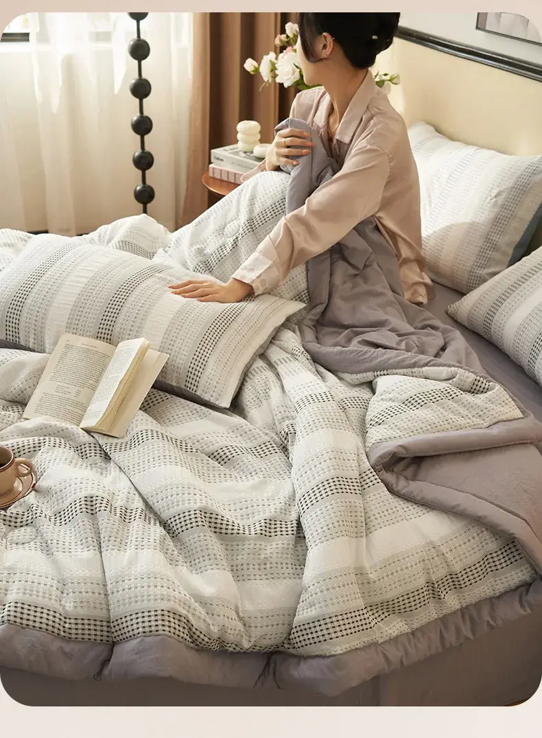 Retro Fashion Embroidered Washed Summer Quilt Luxury Mulberry Silk Fill Comfortable and Soft Breathable Cooling Technology Quilt