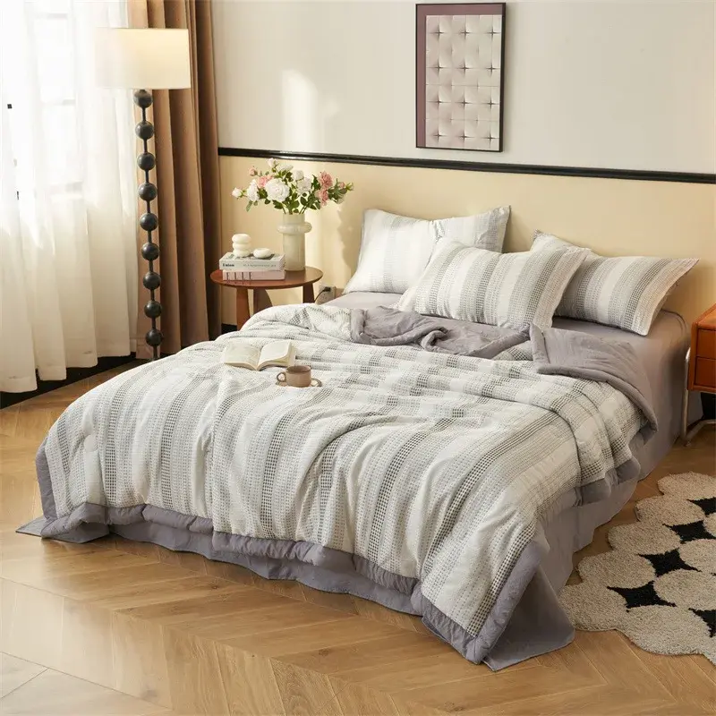 Retro Fashion Embroidered Washed Summer Quilt Luxury Mulberry Silk Fill Comfortable and Soft Breathable Cooling Technology Quilt