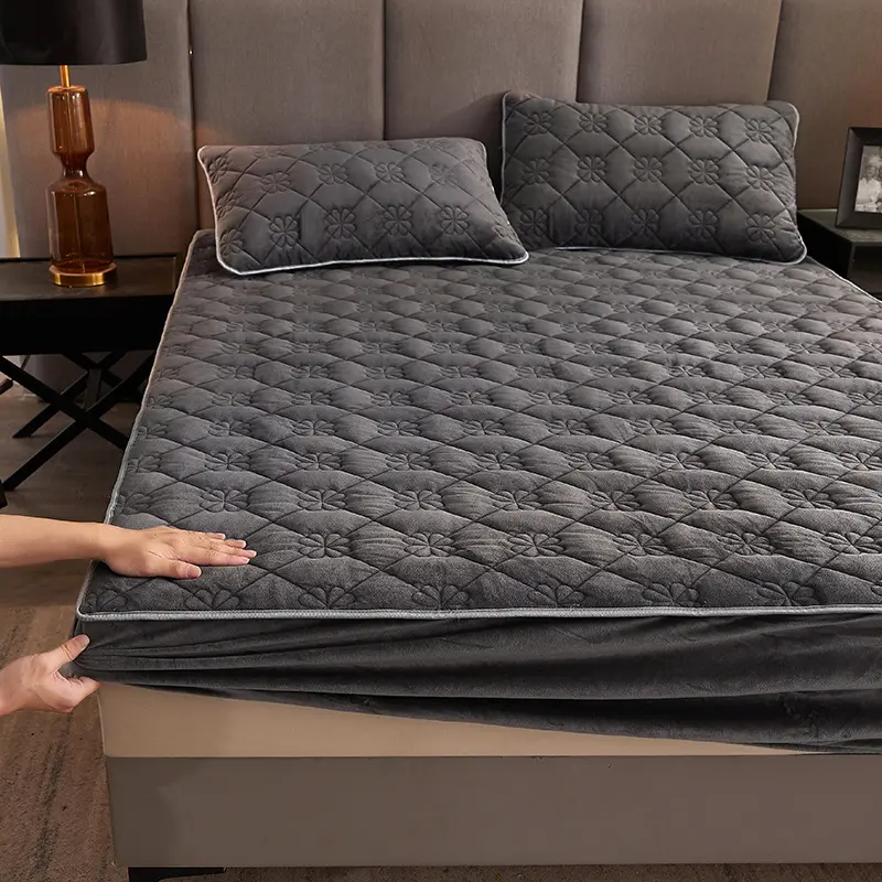 Four Season Universal Solid Color Crystal Velvet Thicken Quilted Mattress Cover Warm Plush Queen King Quilted Bed Fitted Sheet