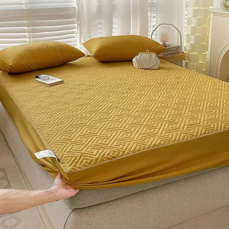 Modern Minimalist Suitable Four Seasons Quilted Mattress Cover Soft Queen King Quilted Bed Fitted Sheet Not Including Pillowcase