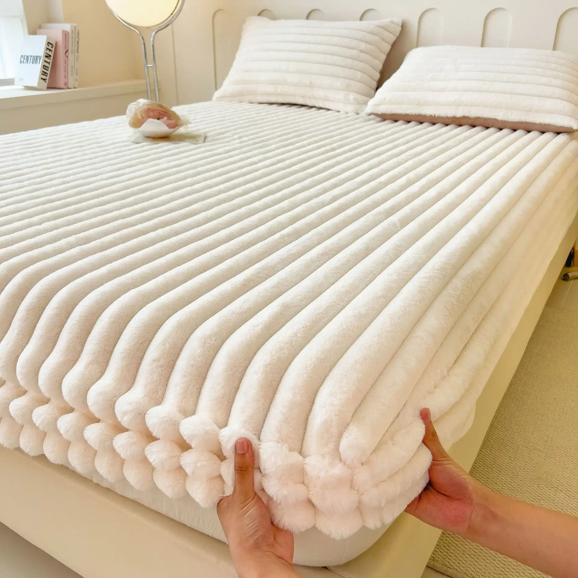 Autumn And Winter Warm Velvet Thick Plush Fitted Sheet Mattress Protector Soft Bedspread Mattress Cover Not Included Pillowcase