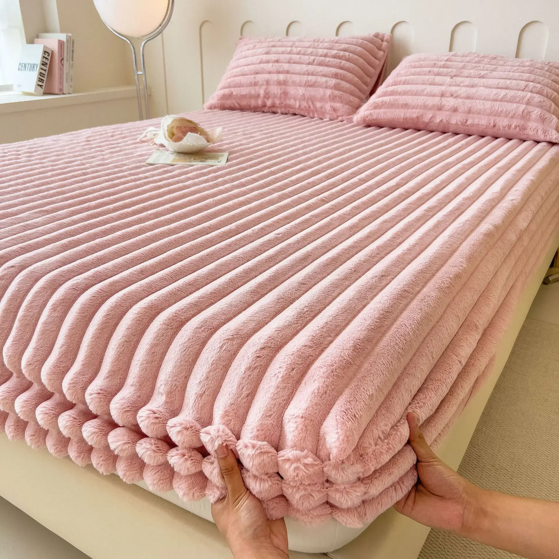 Autumn And Winter Warm Velvet Thick Plush Fitted Sheet Mattress Protector Soft Bedspread Mattress Cover Not Included Pillowcase