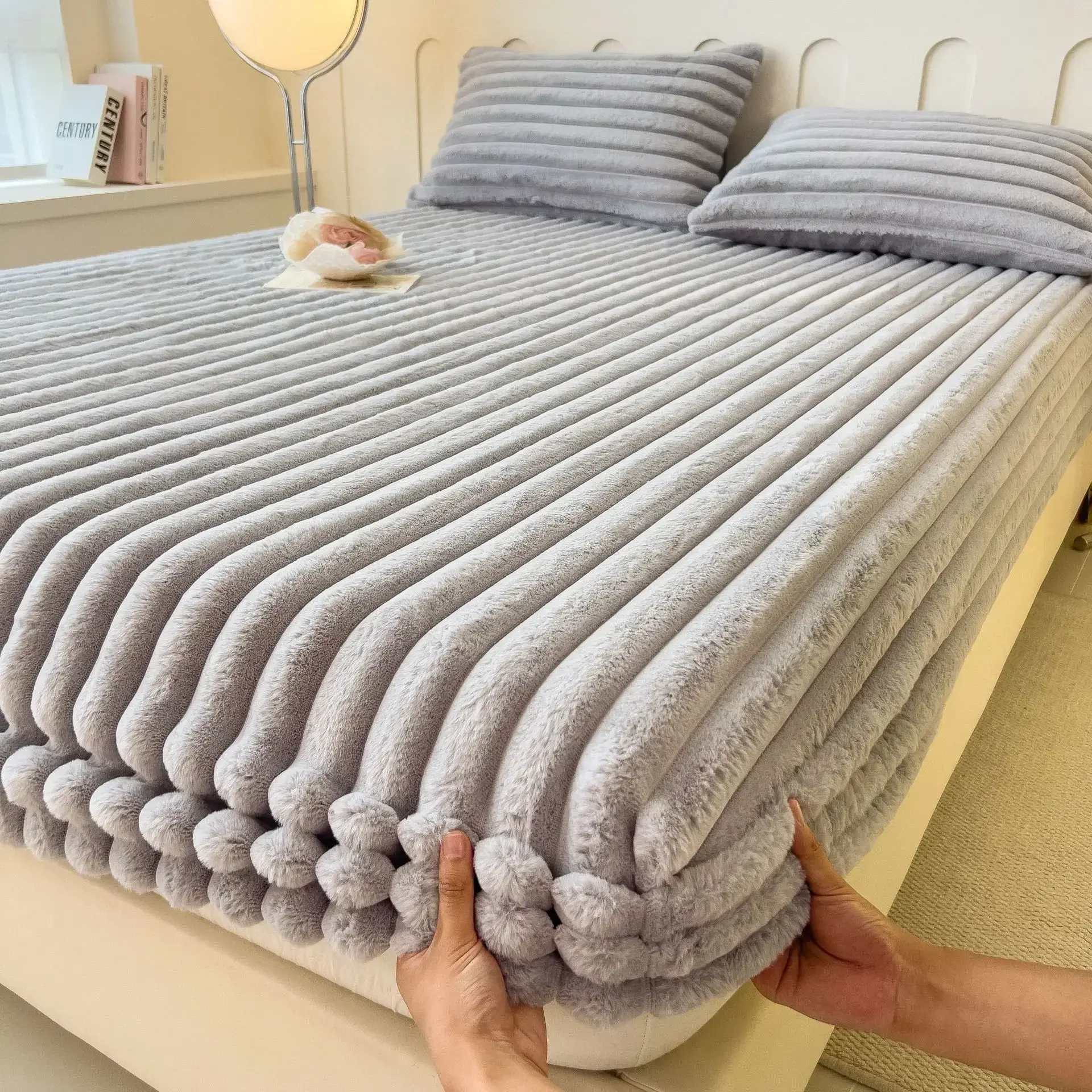 Autumn And Winter Warm Velvet Thick Plush Fitted Sheet Mattress Protector Soft Bedspread Mattress Cover Not Included Pillowcase