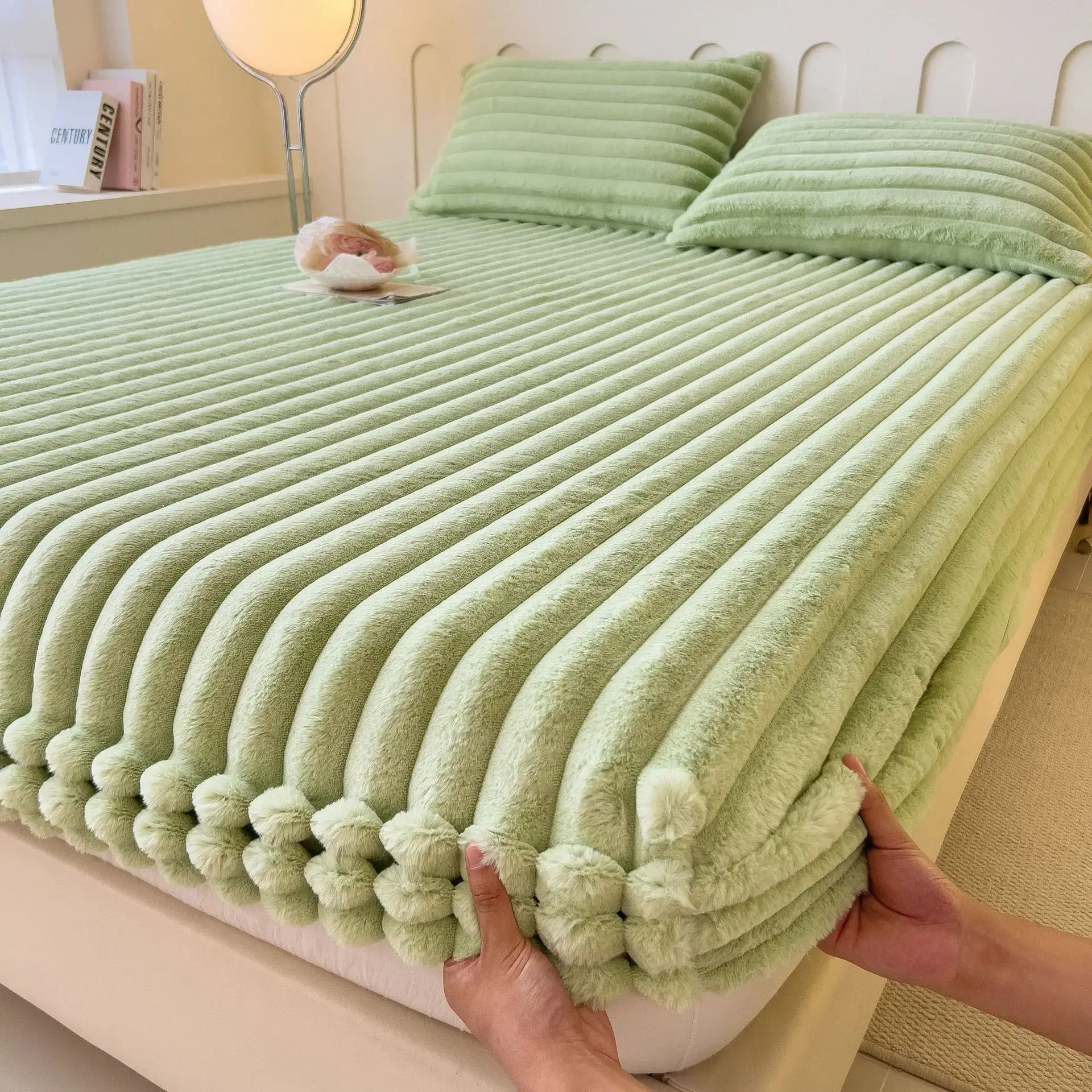 Autumn And Winter Warm Velvet Thick Plush Fitted Sheet Mattress Protector Soft Bedspread Mattress Cover Not Included Pillowcase