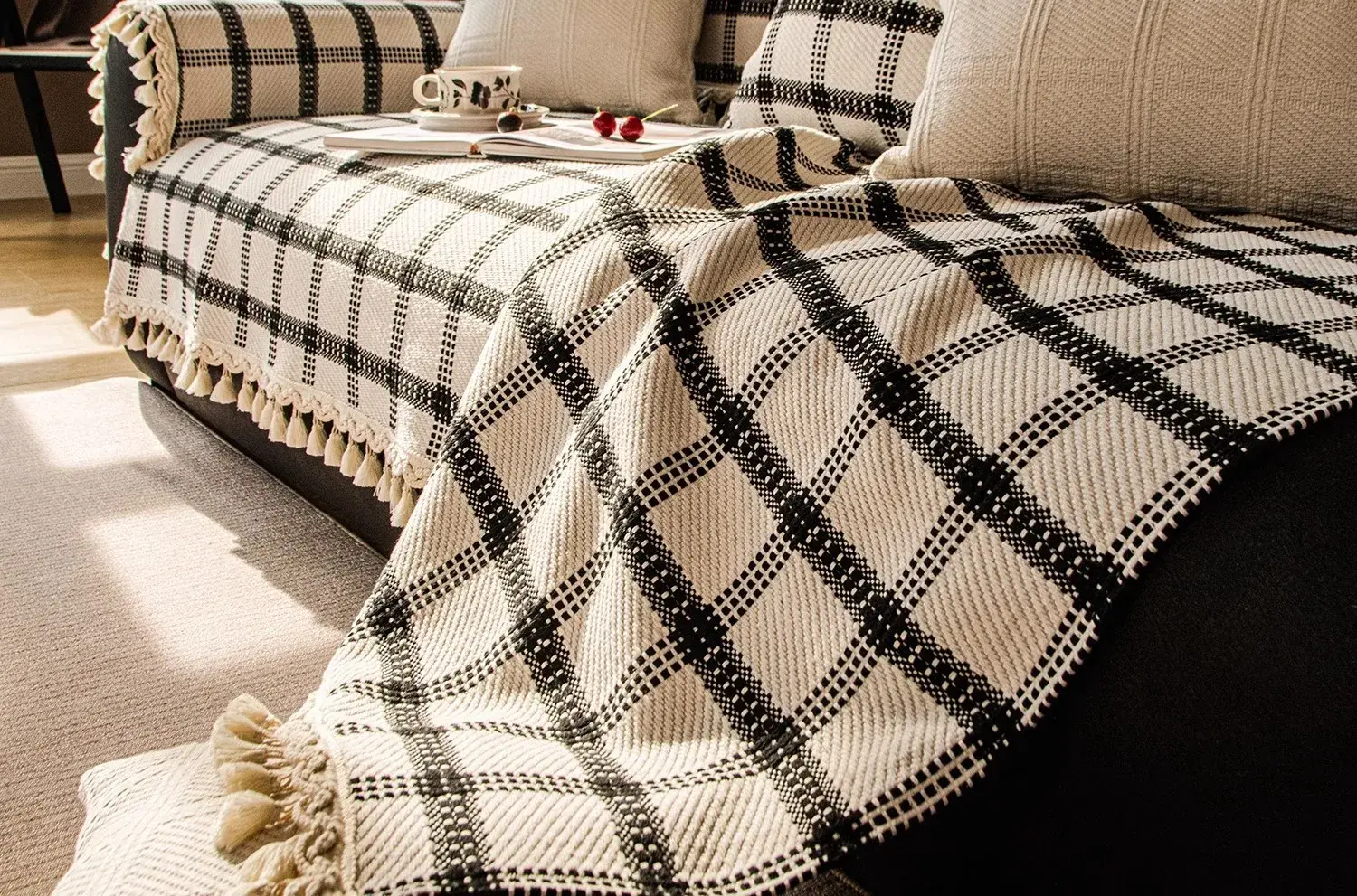 Checkered Sofa Cushion Four Seasons Cotton Linen Solid Wood Sofa Cover Non-slip Universal Sofa Cover Thicken Tassels Couch Mat