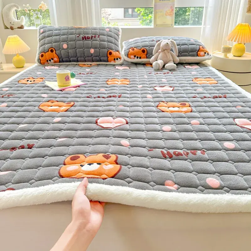 Winter Soft Thick Flannel Mattress Toppers Dormitory Single Double Bedspread Warm Bed Sheets Mattress Cover Fold Tatami Thin Mat