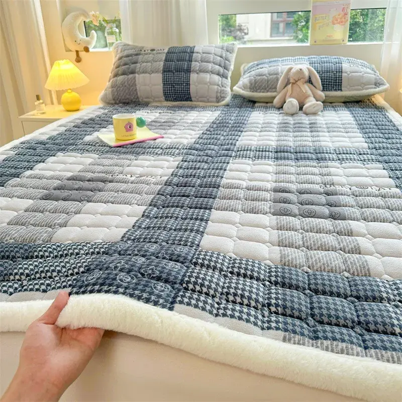 Winter Soft Thick Flannel Mattress Toppers Dormitory Single Double Bedspread Warm Bed Sheets Mattress Cover Fold Tatami Thin Mat