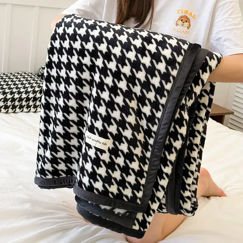 Grid Diagonal Coral Velvet Bed Blanket Nordic Short Wool Blanket Soft Warm Black White Sofa Cover Home Decoration Thin Blanket