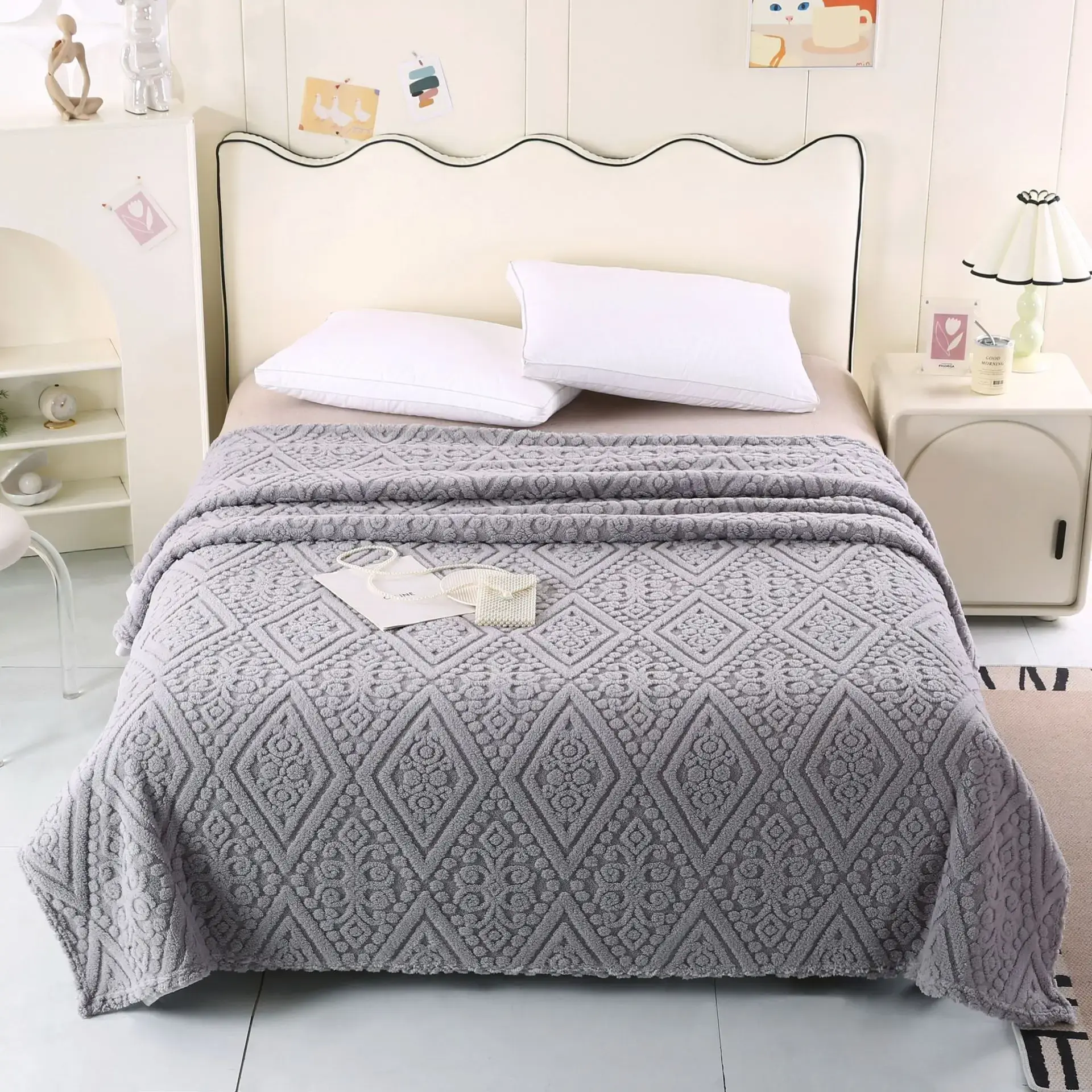 Lamb Wool Blanket Thickened Warm Leisure Blanket Office Nap Comfortable Comfortable Jacquard Washable Blanket for Multiple Uses