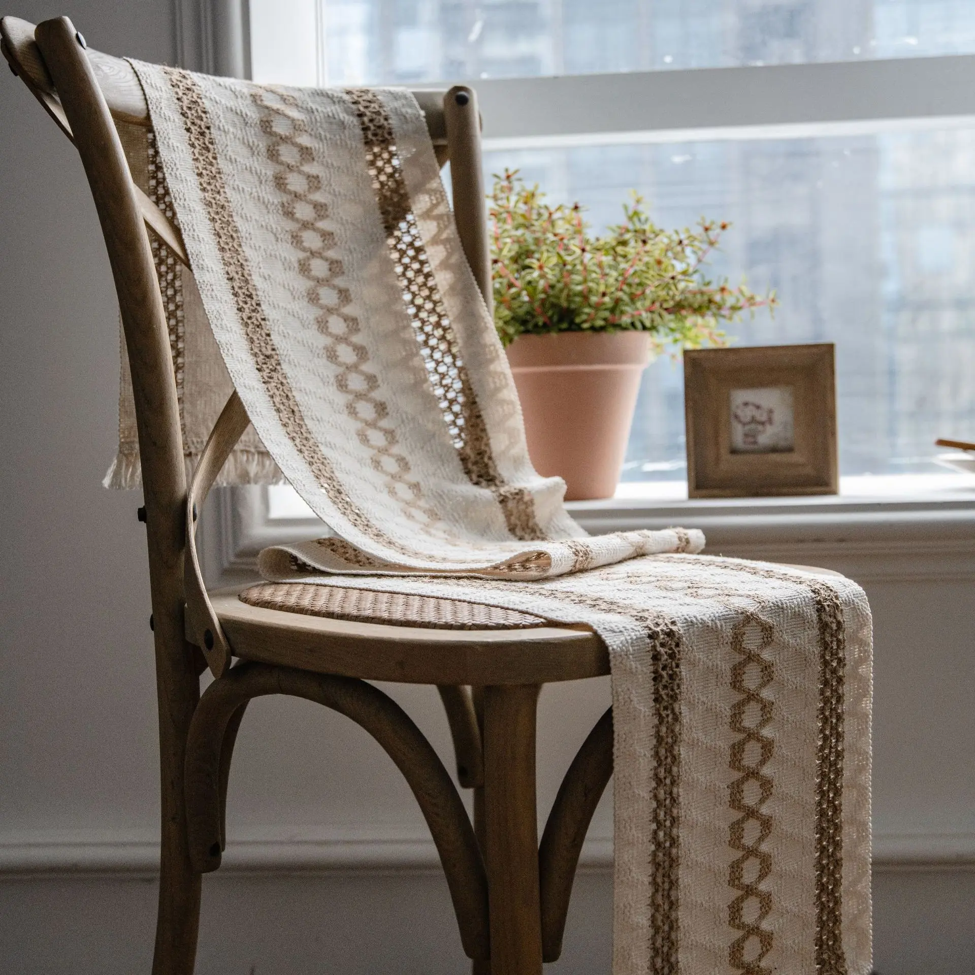 Table runner cotton and linen stripe stitching two-color braided tassels natural material American holiday factory direct supply