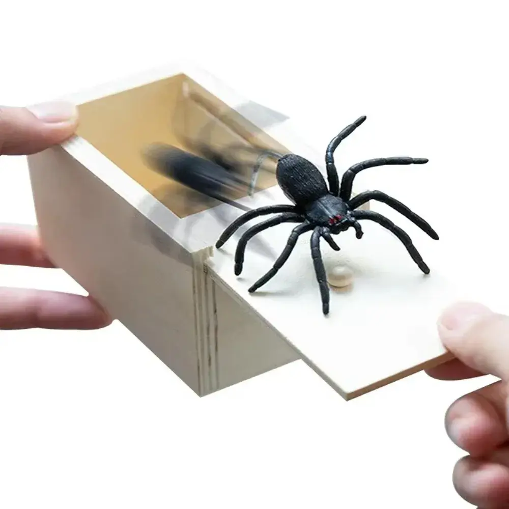 NEW Quality Friend Miniatures Prank Wooden Scare Box Trick Spider Funny Crafts Scare Box Wooden Hidden Box Fun Game Prank Trick