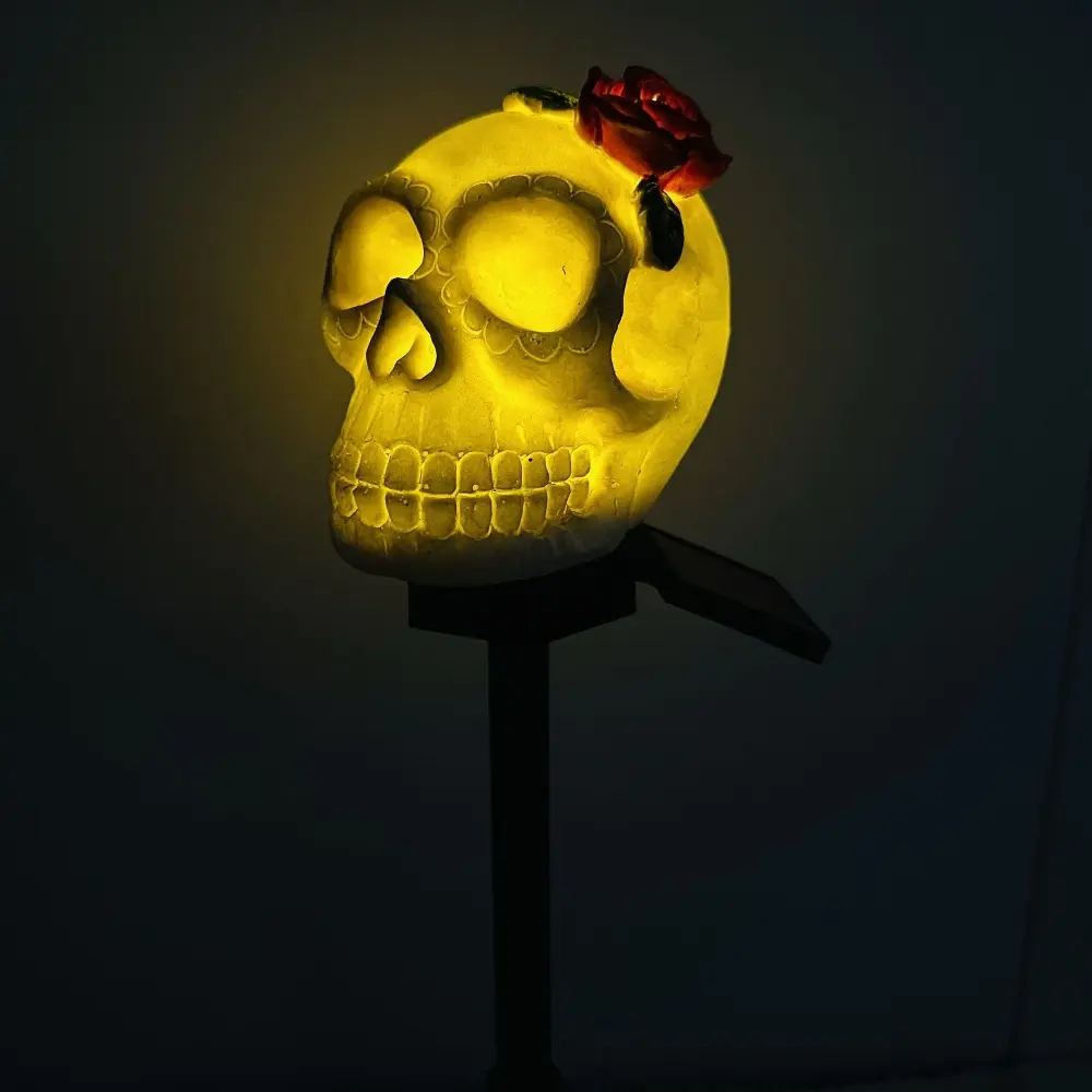 Halloween skull solar light Resin lamp decoration holiday house skull ground mounted lantern ornament gift Skull doesn't look