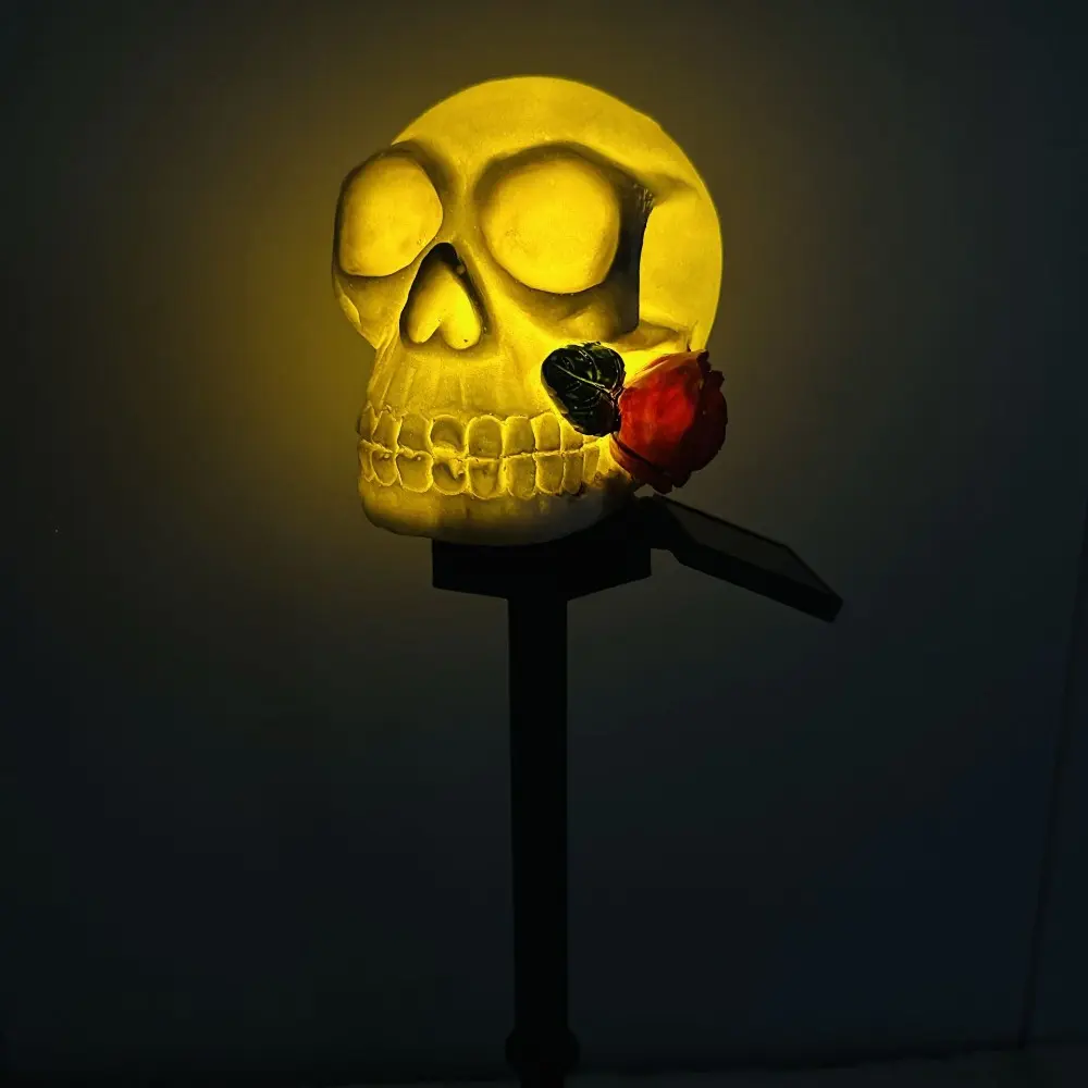 Halloween skull solar light Resin lamp decoration holiday house skull ground mounted lantern ornament gift Skull doesn't look