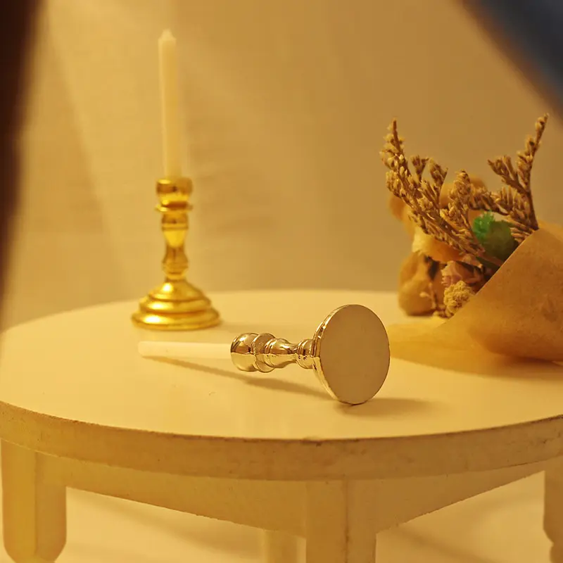 1Pair Miniature Candle 1:12 Dollhouse Miniature Candle Holder Candlestick Candelabra Model Home Decor Toy Doll House Accessories