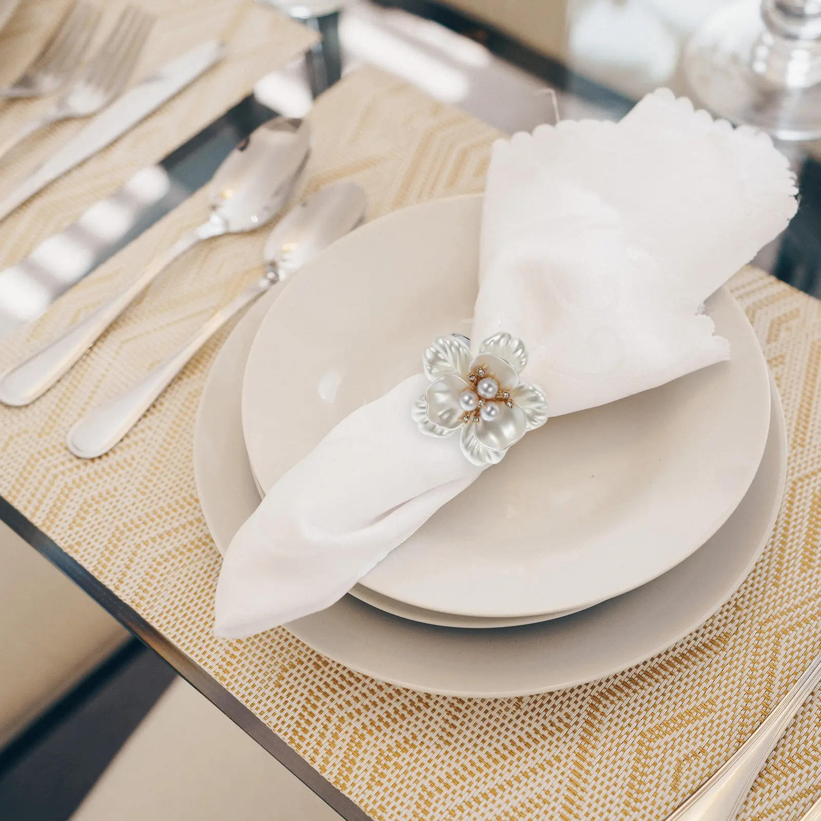 White Decorative Buckle Elegant Party Supplies Napkin Buckle Dining Table Adornment Wedding Dining Table Adornment
