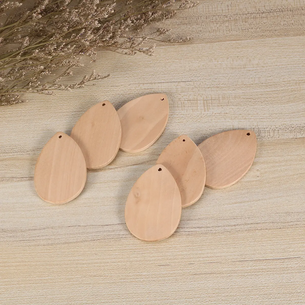20 Pcs Water Drop Shaped Wood Pendants Unfinished DIY Crafts Smooth Texture Pre Hole Birthday Wedding Decorations