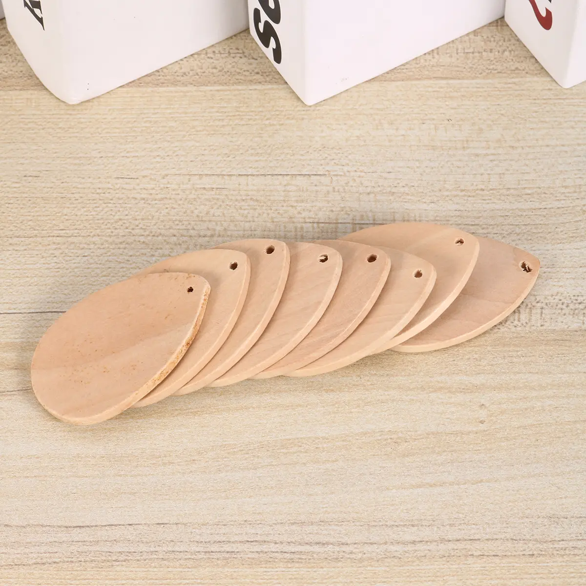 20 Pcs Water Drop Shaped Wood Pendants Unfinished DIY Crafts Smooth Texture Pre Hole Birthday Wedding Decorations