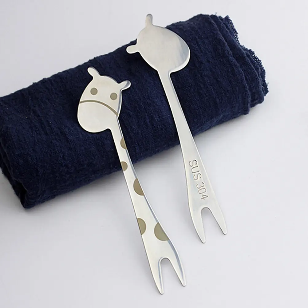 4pcs Stainless Steel Fruit Fork Cartoon Giraffe Pattern Fruit Forks Kids Party Supplies (Steel Color)