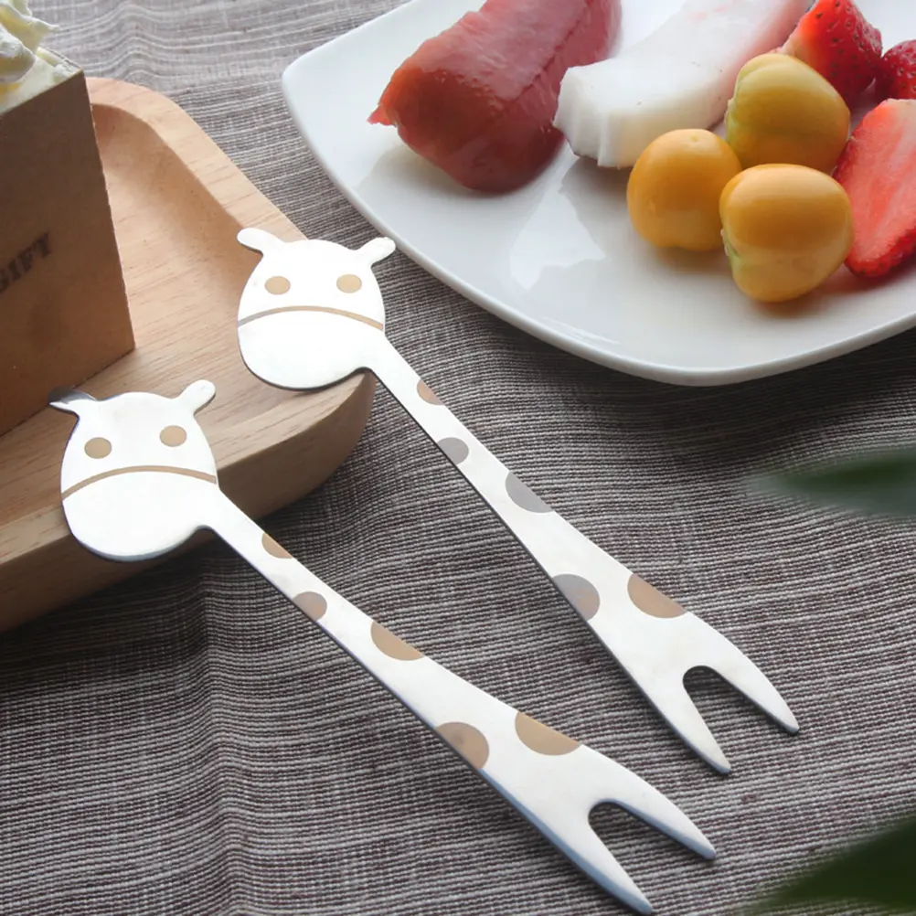 4pcs Stainless Steel Fruit Fork Cartoon Giraffe Pattern Fruit Forks Kids Party Supplies (Steel Color)