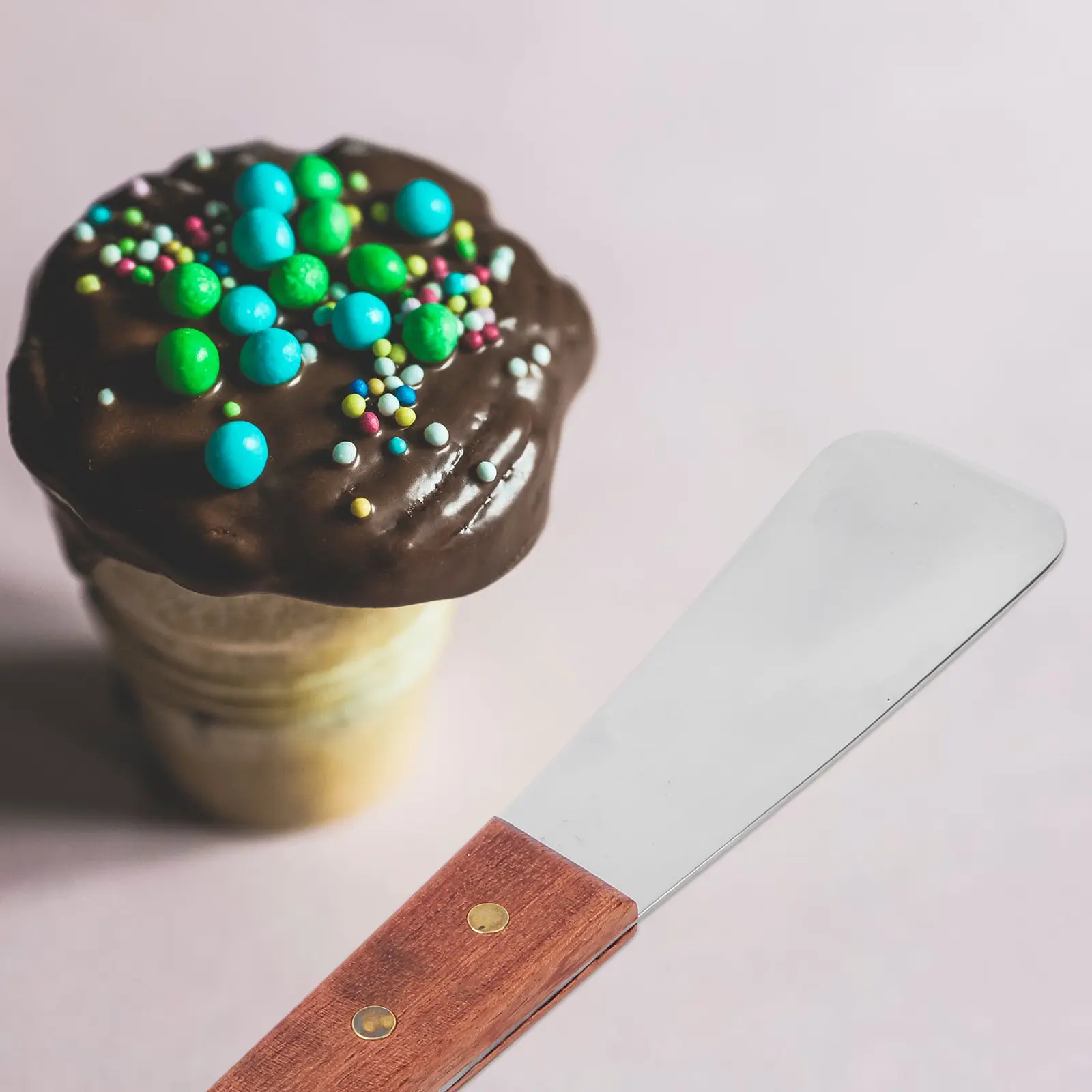 Scoop Stainless Steel Kitchen Utensil Ergonomic Anti-Slip Handle Anti-Rust Smooth Cutting Modern Design for Cafe Dessert