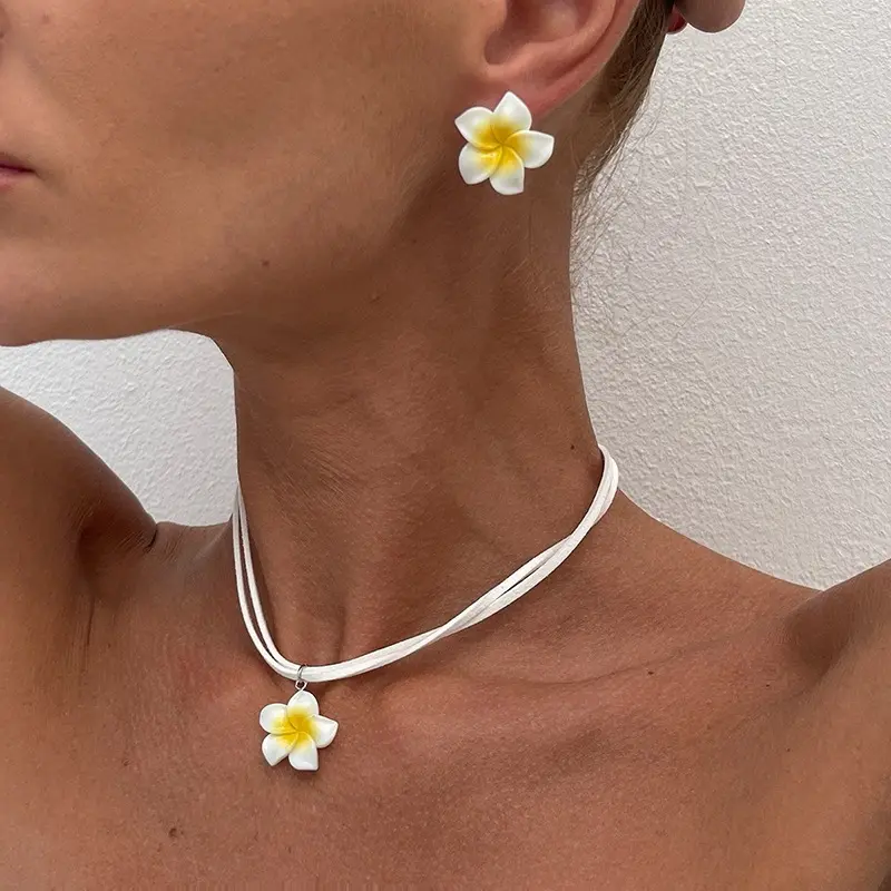 Fashion Simple Resin Frangipani Flower Necklace & Earrings Set for Women Gradient Color Plumeria Choker Chain Beach Jewelry Gift