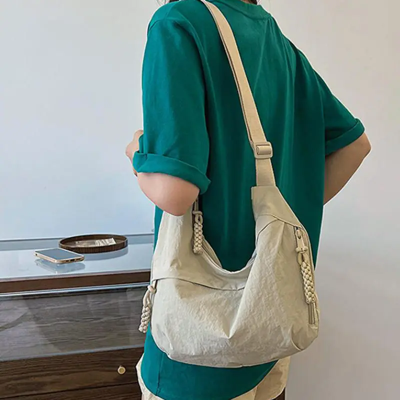 Fashionable and Minimalist Korean Version Dumpling Bag Popular This Year New High-quality Shoulder Bag Large Capacity Tote﻿