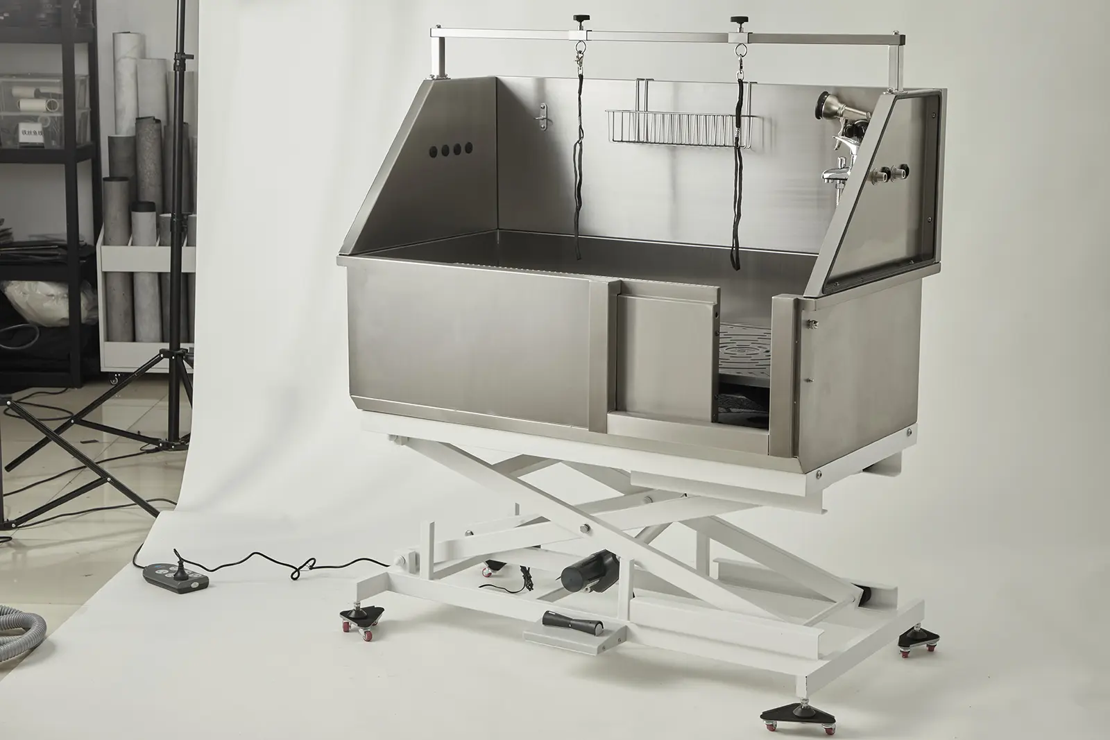 Hot Pet Dog Grooming Bath Tub Portable Dog Grooming Tub With Sliding Door and Pedal Stainless Steel Bathtub