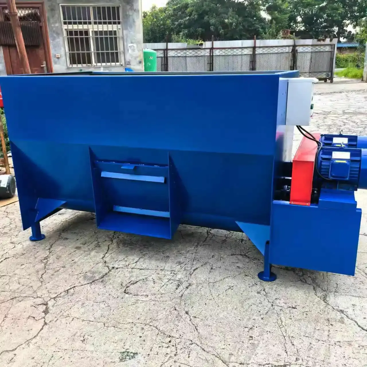 Farm TMR Feed Mixer Hay Cutter Cattle And Sheep Horizontal Dual Axis Dry And Wet Large Capacity Auger Straw Mixer Kneading Silk