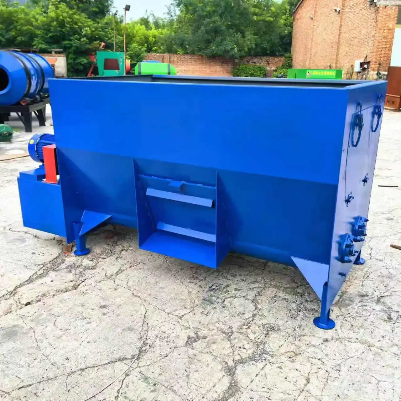 Farm TMR Feed Mixer Hay Cutter Cattle And Sheep Horizontal Dual Axis Dry And Wet Large Capacity Auger Straw Mixer Kneading Silk