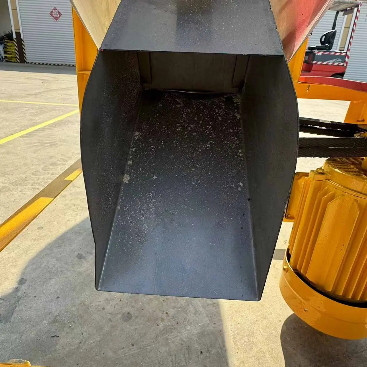 Small High Quality Single Phase Poultry Animal Fowl Cow Bird Food Flat Mouth Feed Mixer Machine Price for Sale South Africa
