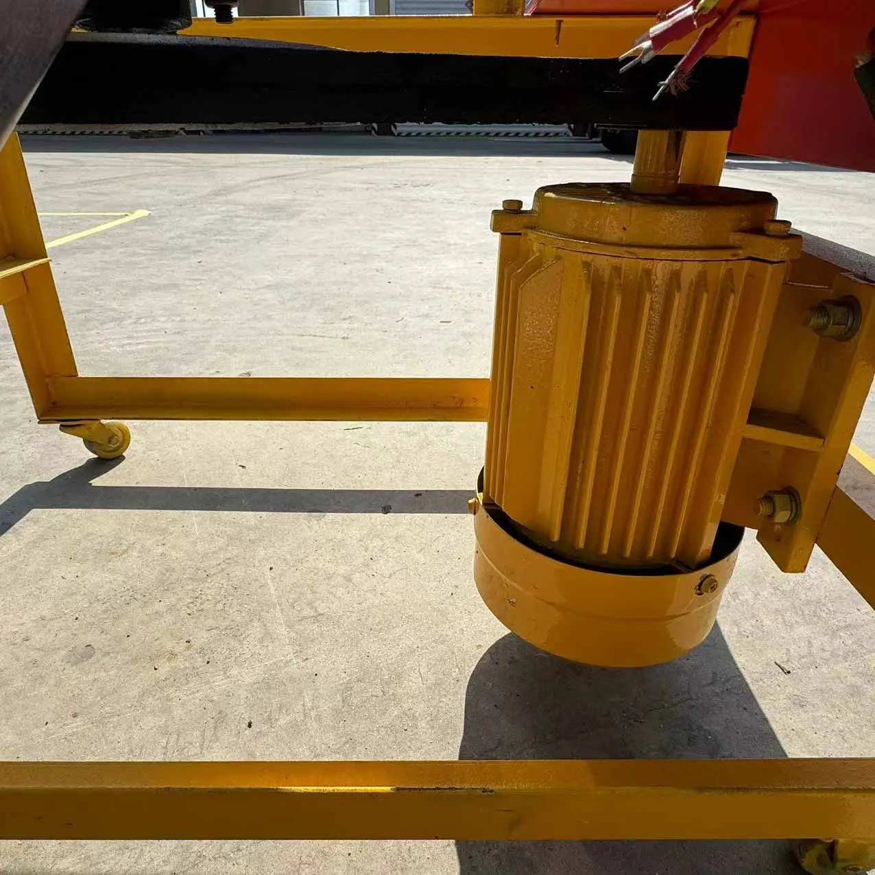Small High Quality Single Phase Poultry Animal Fowl Cow Bird Food Flat Mouth Feed Mixer Machine Price for Sale South Africa