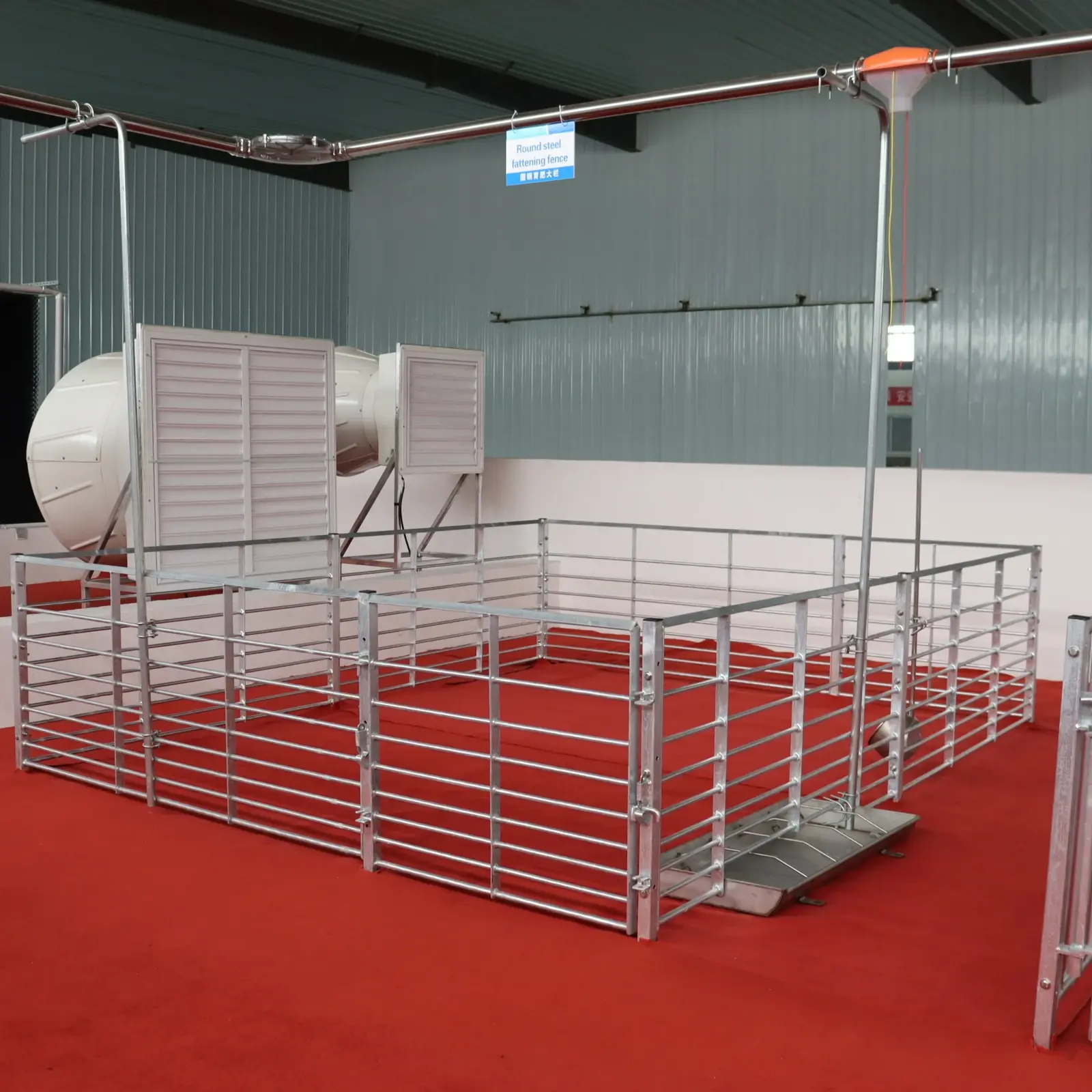 The manufacturer provides on-site fattening bars to support customized pig fence accessories for pig farming equipment