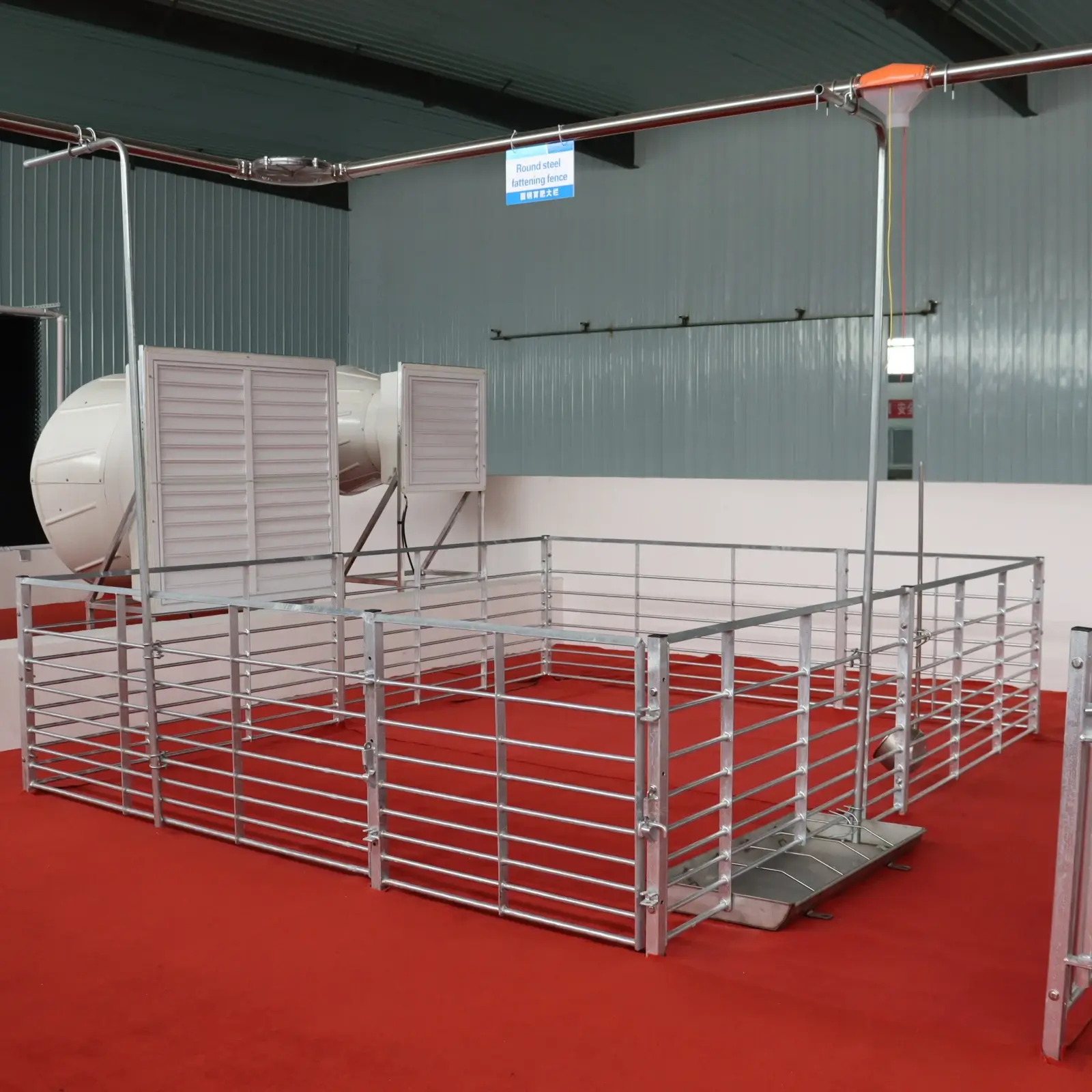 The manufacturer provides on-site fattening bars to support customized pig fence accessories for pig farming equipment